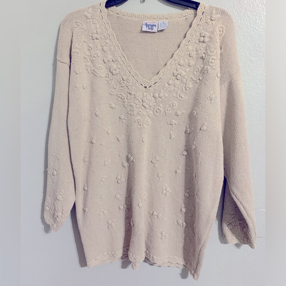 Huntington Ridge Vintage knitted sweater roses and leaf accents tan size Medium